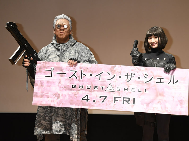 主役の“少佐”に扮した武田梨奈さんと、相棒のバトーのコスプレで長州力さんが登場
