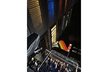 銀座ソニービル最後の夜。SAX平井(CEO)がスカパラとセッション - AV Watch
