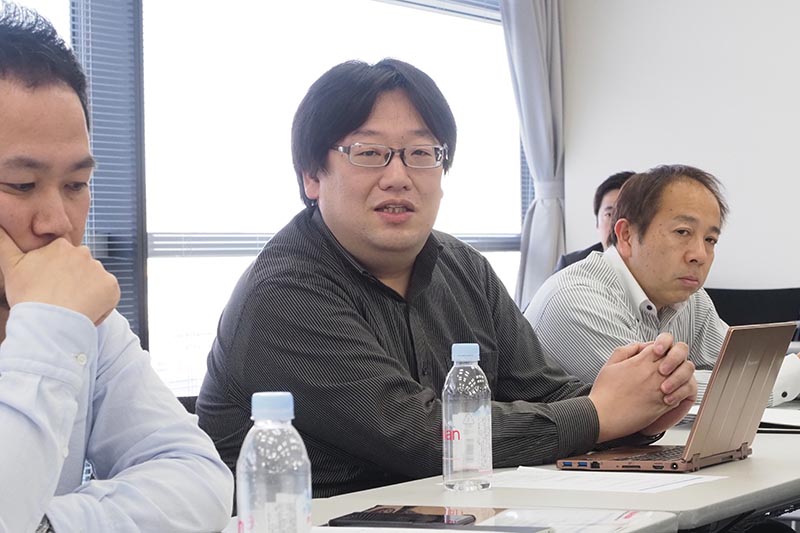 初会合の後、各社が取り組みのプレゼンテーションを行なった