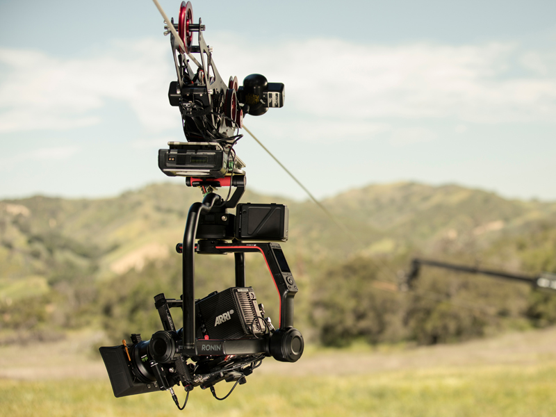 ワイヤーで吊るすなど、様々な利用スタイルに対応できる