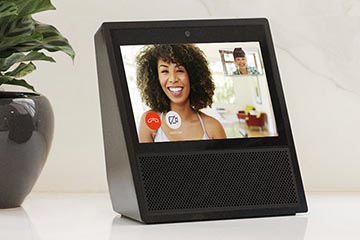 米Amazon、7型画面付きAlexa端末「Echo Show」。ビデオ再生/通話や歌詞