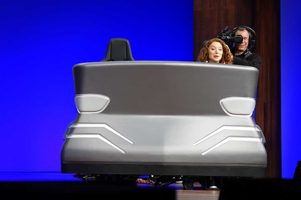 一日目の基調講演では、Microsoft Graphで連携し、スマートスピーカーからスマホ、自動車の中へと、コルタナで音声連携しながら生活するデモが行なわれた