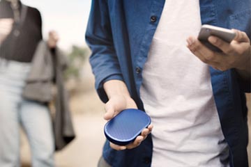 本体ボタンを省いたアプリ操作のB&O PLAY最小Bluetoothスピーカー「P2