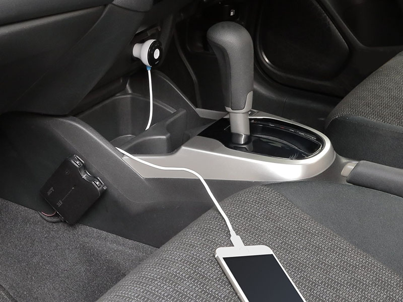 iPhoneなどとLightningケーブルで直接接続可能