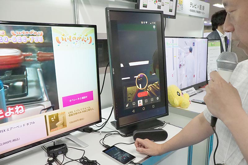 通販番組のオペレーターとビデオ通話しながら商品を選ぶ