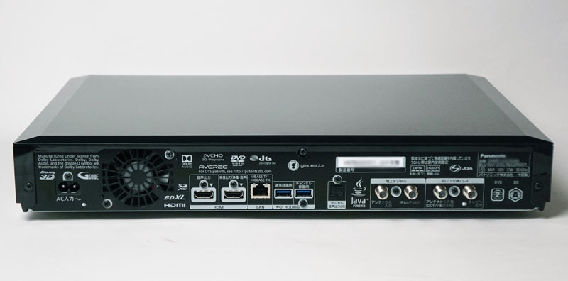 背面。端子の整然とした配列に、設計のこなれ感を感じる