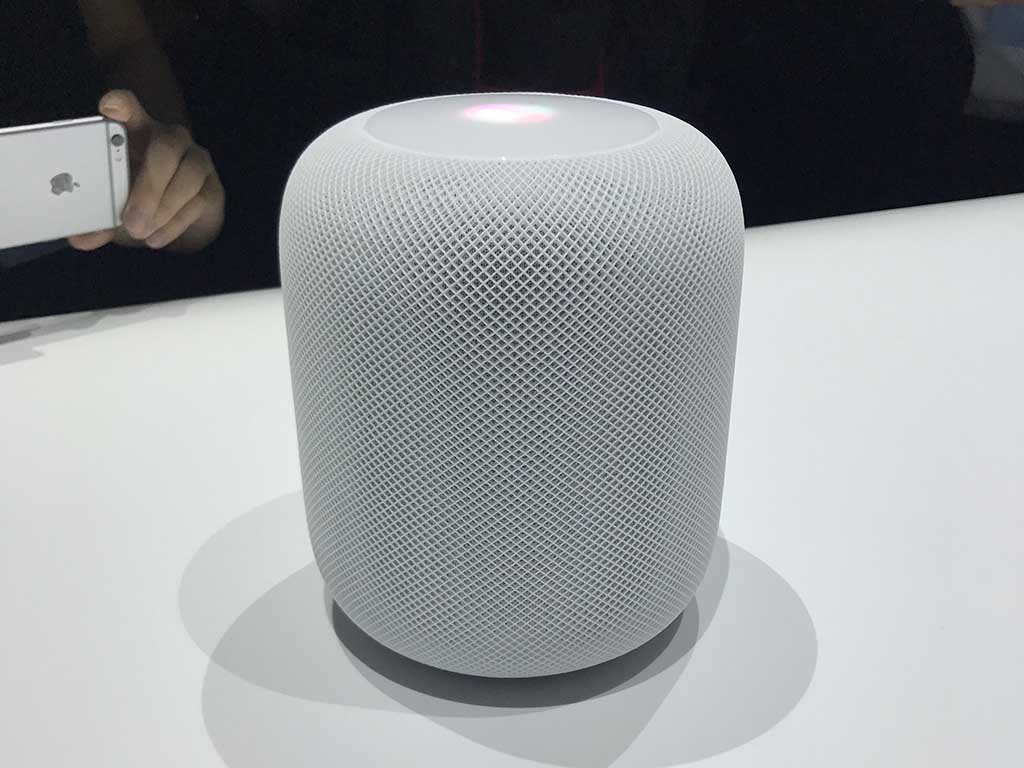 HomePod。黒と白の2つのカラーバリエーションが存在する