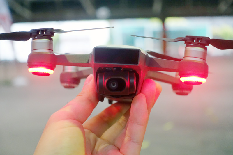 カメラの上部に3次元認識システムを搭載しているSpark