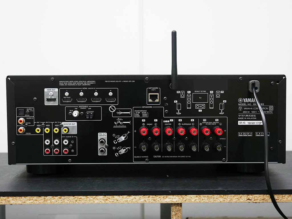 RX-V583の前面パネル。入力ソースやシネマDSPなどの設定を登録できる4つのボタンのほか、操作ボタン類も一通り備える