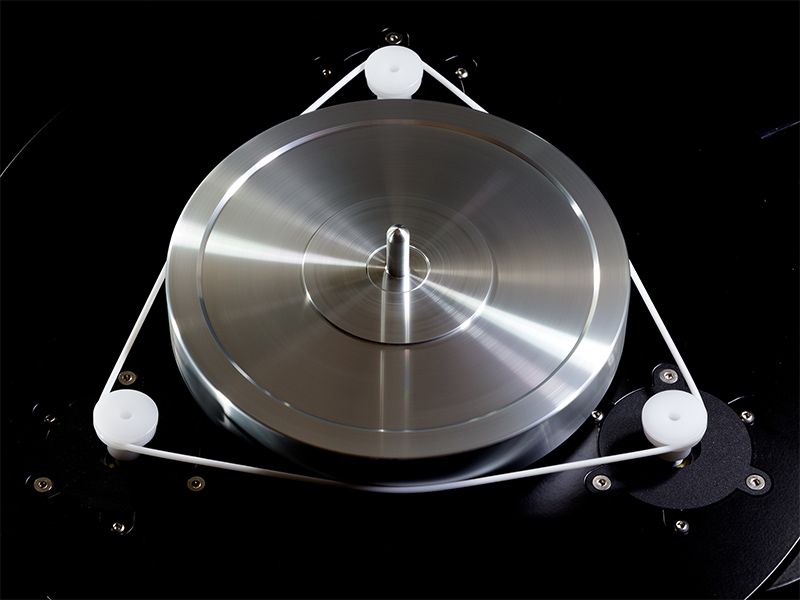 3つのモーターでベルトドライブ