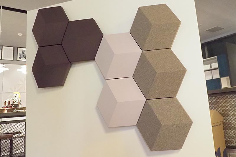 プレーヤー×1、アンプ×1、スピーカー×4、ダンパー×2の構成例。この場合の価格は74万8,000円(カバーによって価格が異なる)