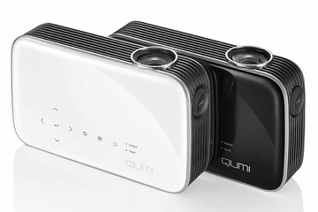 800ルーメンの小型フルHDプロジェクタ「QUMI Q8J」。実売99,900円 - AV