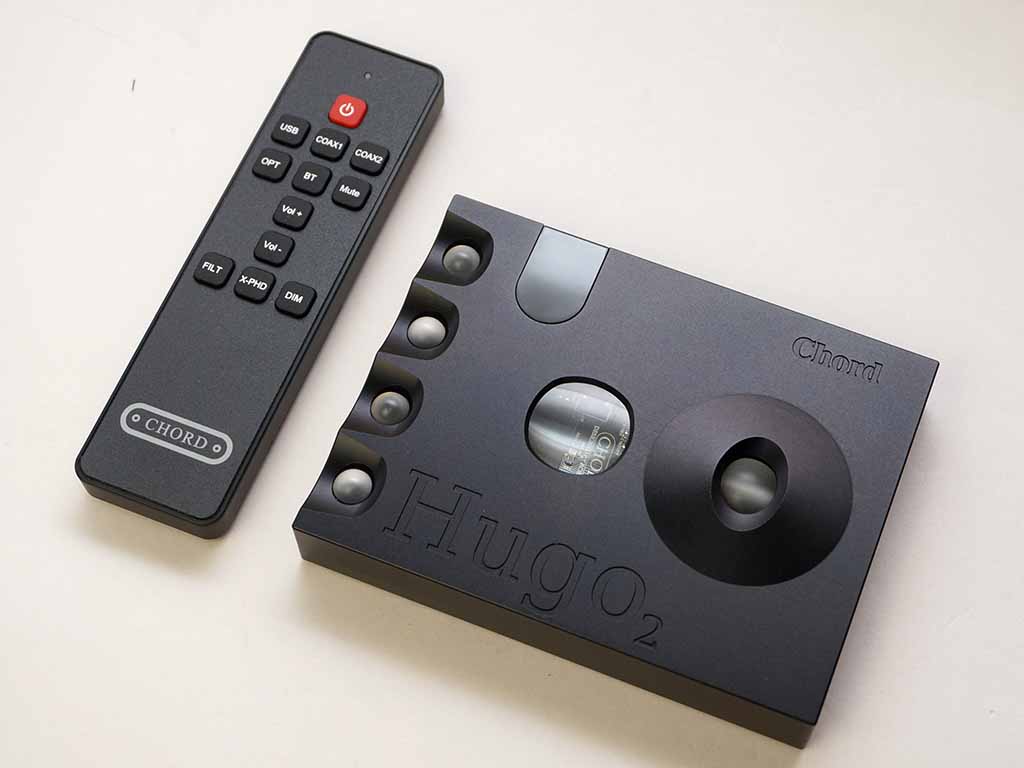 Hugo2(ブラック)。リモコンはシルバーモデルにもブラックの物が付属する