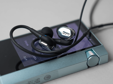 SONY - AKG N40 イヤーピース未使用　別売純正アップグレードケーブル付き レビュー】高音質+マニアックだけどカッコイイ、AKGの新定番