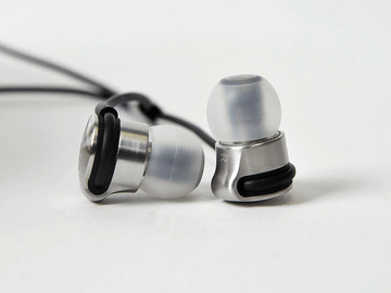 SONY - AKG N40 イヤーピース未使用　別売純正アップグレードケーブル付き レビュー】高音質+マニアックだけどカッコイイ、AKGの新定番