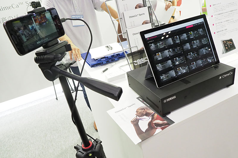 「Chimeca Sports」。撮影用のスマホや、操作/閲覧できるタブレット、サーバー(タブレットの下にある筐体)が連携