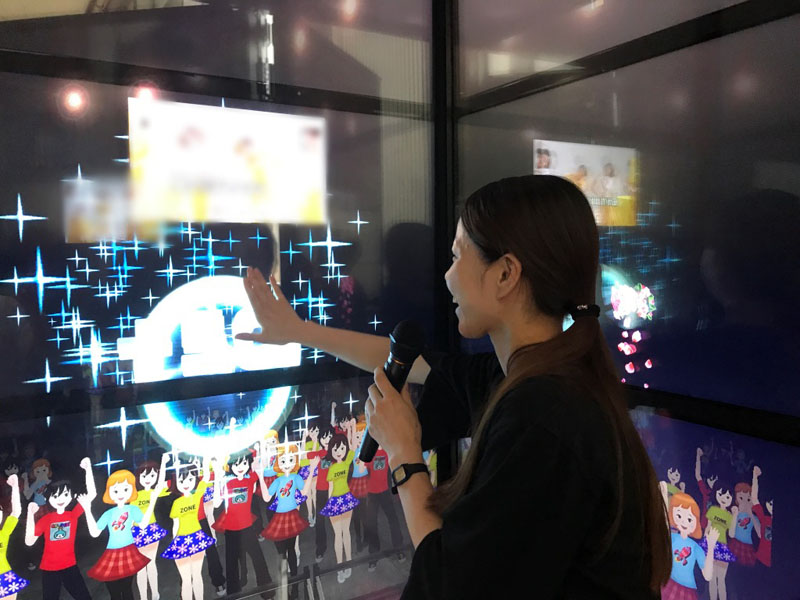 声援に映像モニタをタップする事で応えられる