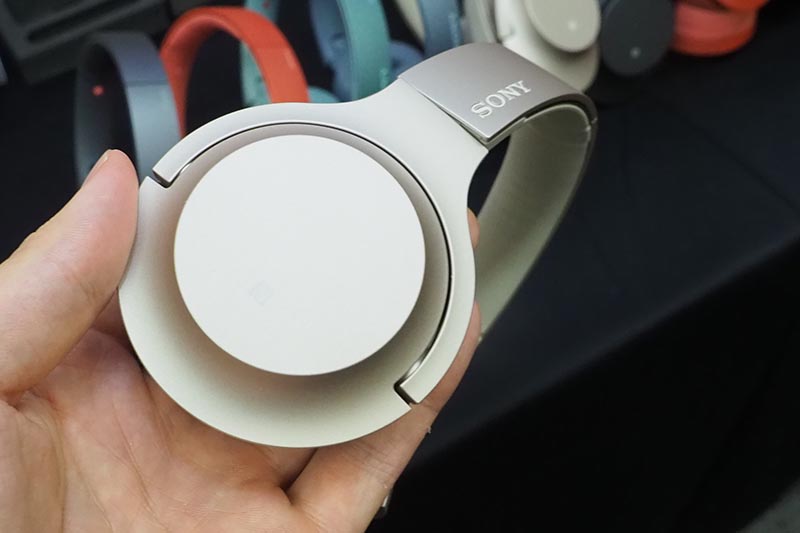 h.ear on 2 Mini Wirelessは円形のハウジング