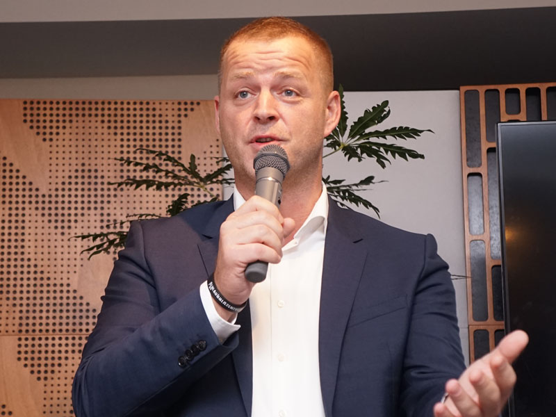 グローバルセールス・マーケティング担当のカースティン・ロス氏