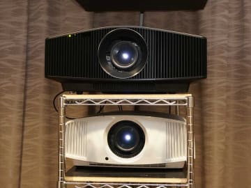 ソニー、4Kネイティブレーザープロジェクタ「VP-VW745」。170万円 - AV