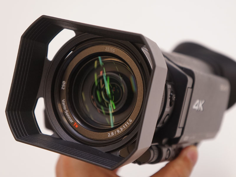 FDR-AX700