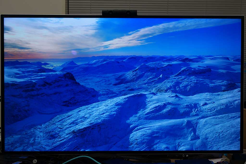 編集部にある「REGZA Z10X」にApple TV 4Kをつなぎ、スクリーンセーバーを表示。きちんと4K+HDRになっていることがわかる