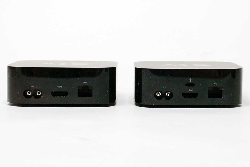 本体背面。左がApple TV 4K、右がApple TV(2015年版)。2015年版にはあったUSB-Cの端子がなくなった