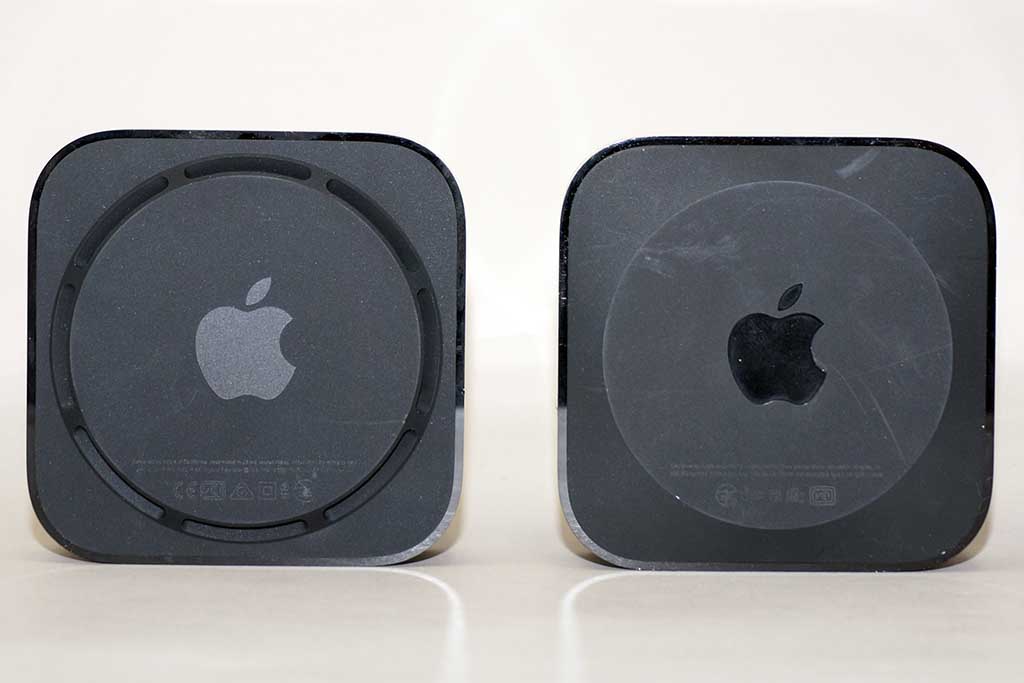 左がApple TV 4K、右がApple TV(2015年版)。4Kには放熱用と思われるスリットが用意されている