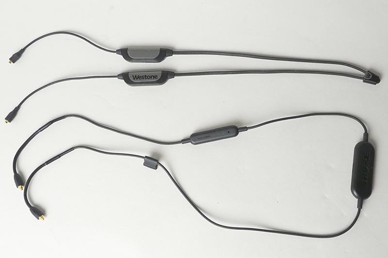 上がWestoneの「WST-BLUETOOTH」、下がShureのBluetoothケーブル単体「RMCE-BT1」