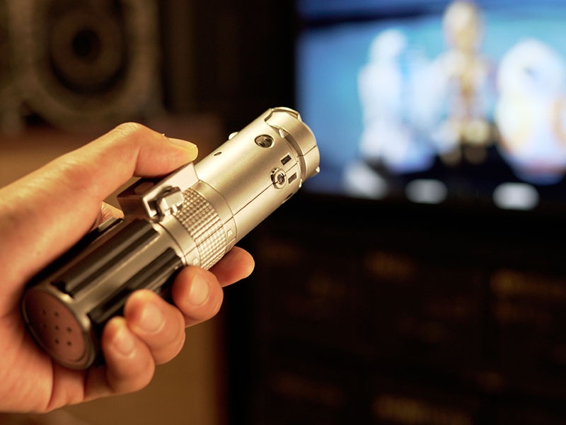 「ライトセーバー」をモチーフとしたテレビ用リモコン「リモコンセーバー ルーク・スカイウォーカー」<br>(C)& TM Lucasfilm Ltd