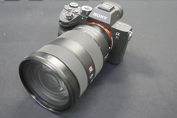 4K HDR動画対応の「α7R III」。AF追従強化、デュアルスロット。24