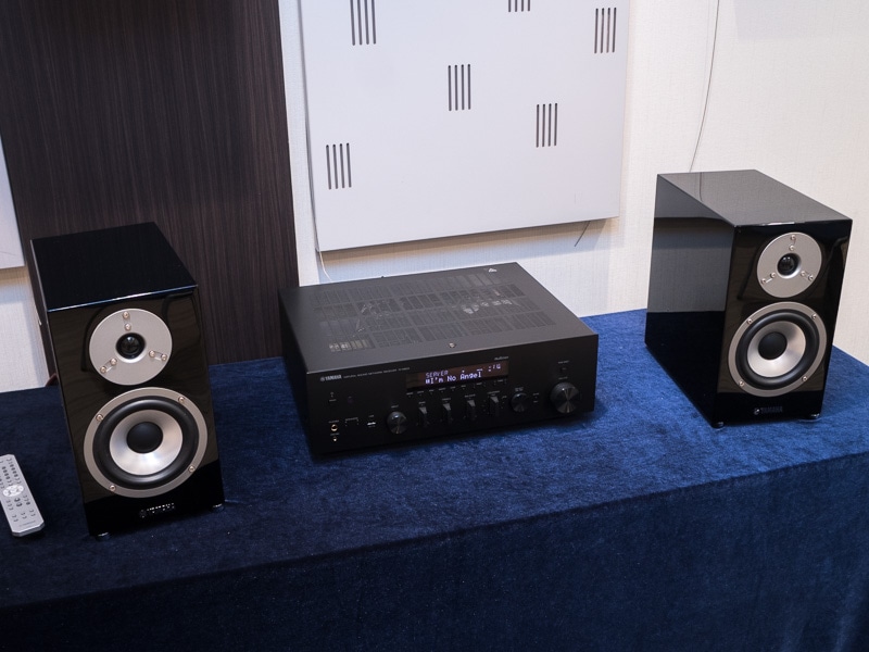 ブックシェルフスピーカーと組み合わせたところ