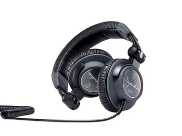 ULTRASONE、キレのある低音でタフなモニターヘッドフォン「Signature