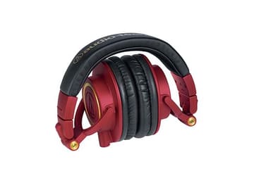 ワインレッドのモニターヘッドフォン「オーディオテクニカ ATH-M50xRD