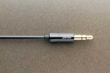 音茶楽、楓材の黒漆仕上げイヤフォン「Donguri-楓」。4.4mmバランスも