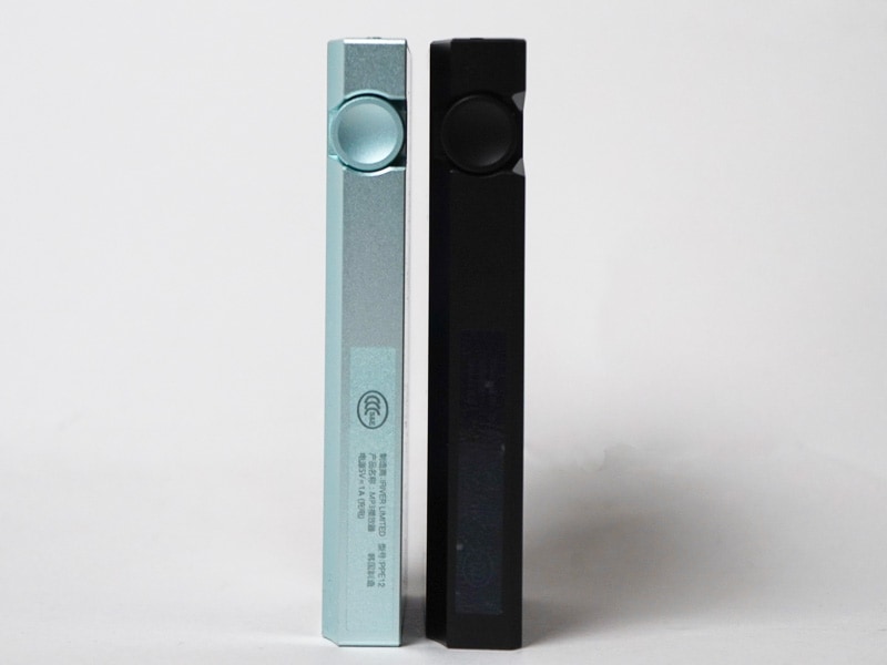 左がAK70、右がAK70 MKII。少し厚くなっているのがわかる