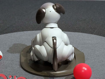 ソニーのロボット犬「aibo」復活! 心のつながりをもつエンタメロボ