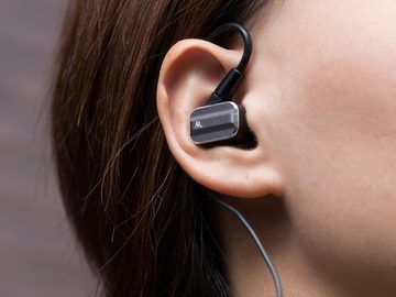AR、4.4mmやBluetoothケーブルまで付属するハイレゾイヤフォン。19,800