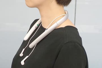 ソニー、テレビや会話を聞こえやすくする首掛け型集音器。周囲の音を