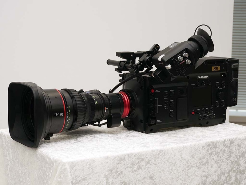 「8C-B60A」。レンズやビューファインダーは別売