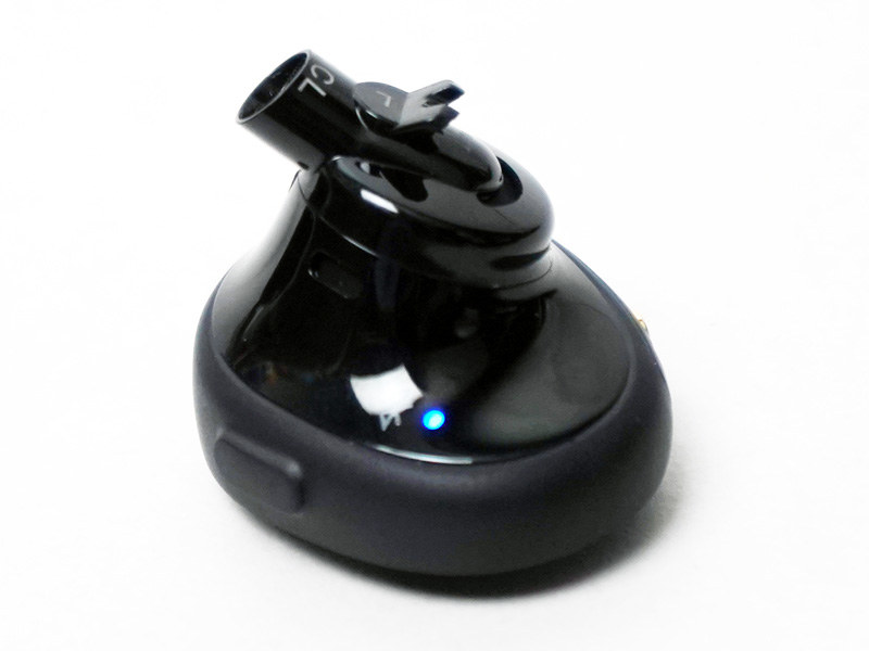 円盤部からドライバ部が突き出した形状