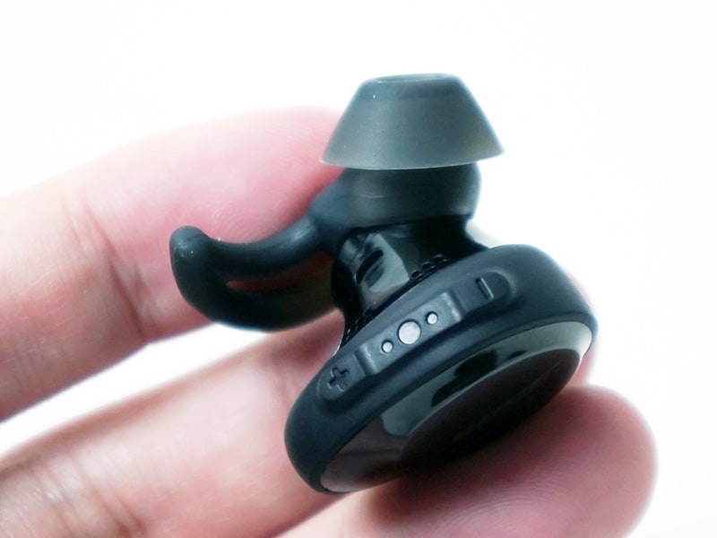 右側にコントロールボタンがある