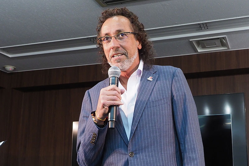 ラモス瑠偉氏が登場