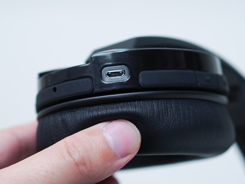 充電はUSB経由で行なう