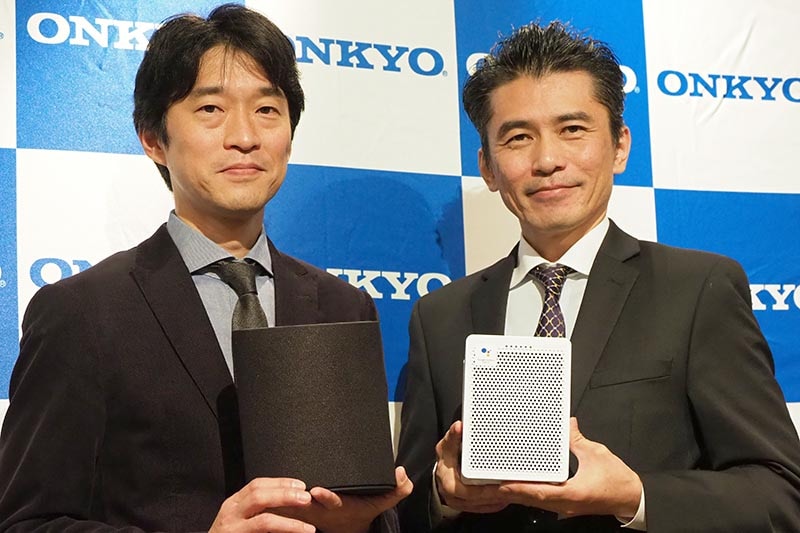 左がオンキヨー&パイオニア マーケティングジャパン 荒木健社長、右がオンキヨーのAI/IoT事業戦略室 宮崎武雄室長