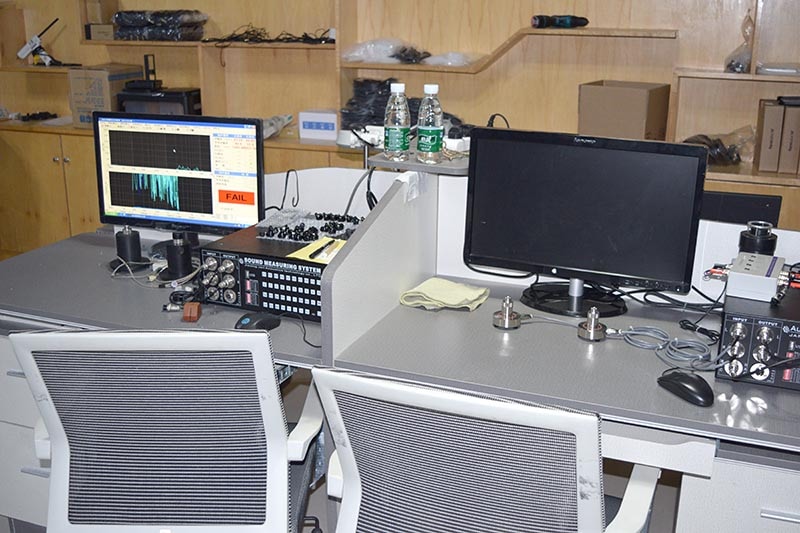 社内には測定器類が山ほど