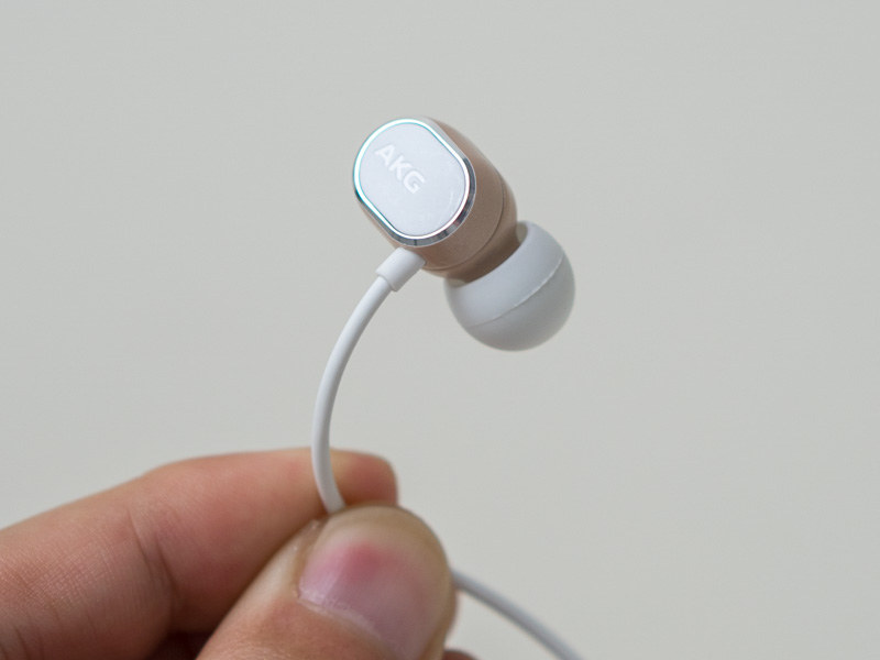 ケーブルの着脱はできない