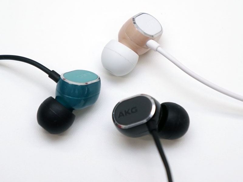 「N25」。左から時計回りにティールグリーン、ベージュ、ブラック