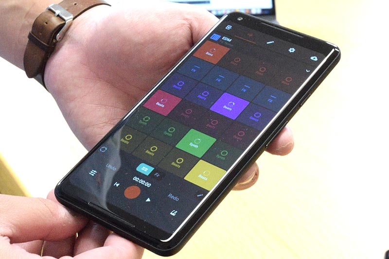 様々なループ素材などを使ってトラックを作ることも可能