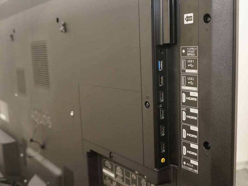 側面側の接続端子群。こちらがメイン